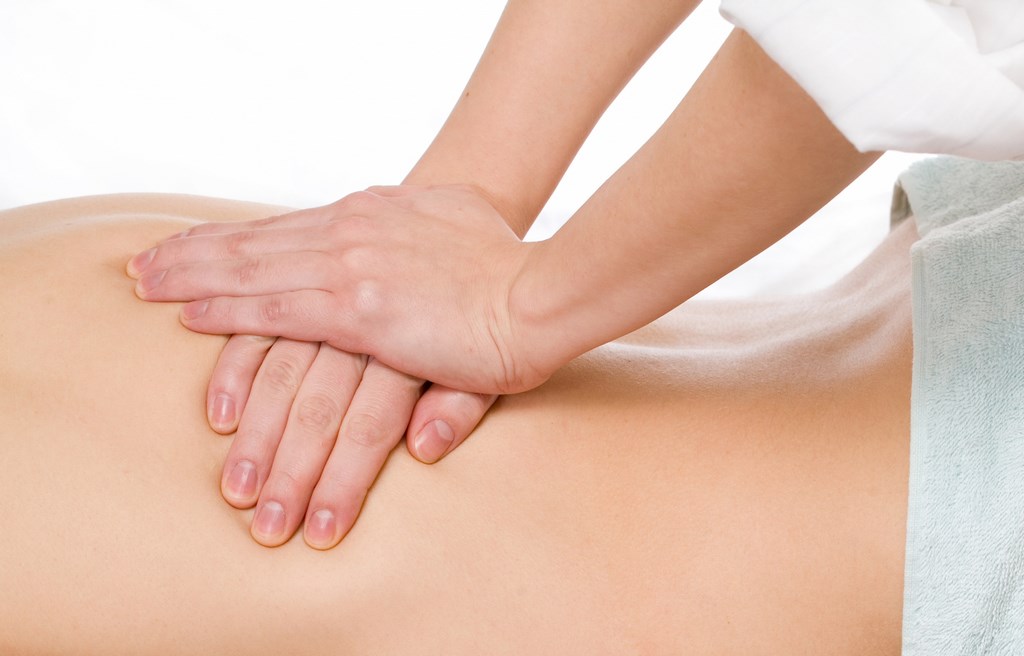 Beneficios del masaje para aliviar la lumbalgia y el dolor lumbar
